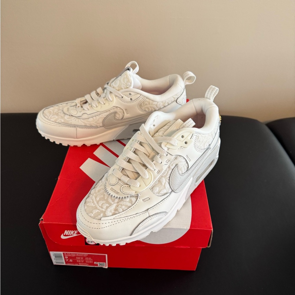 NWB Nike Cream Air Max 90 Futura